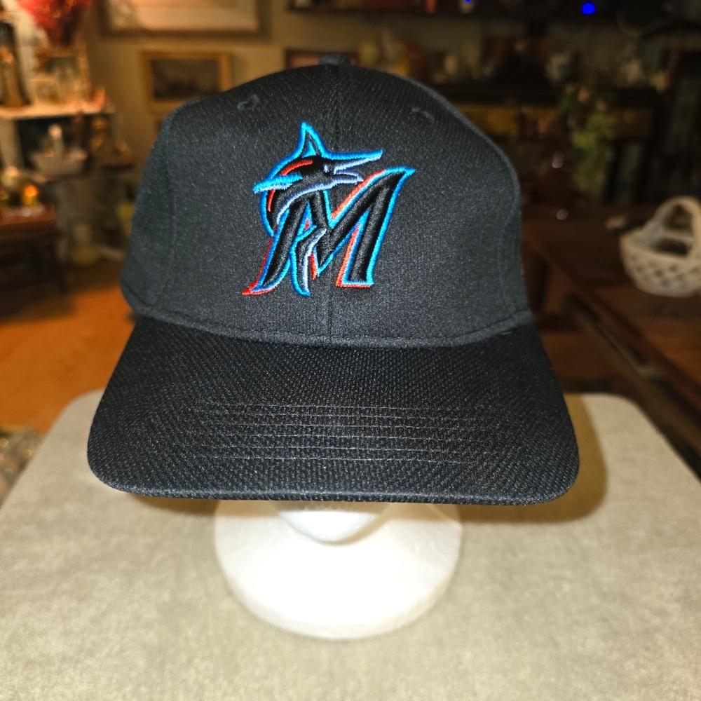 Black Miami Marlins Cap M L B